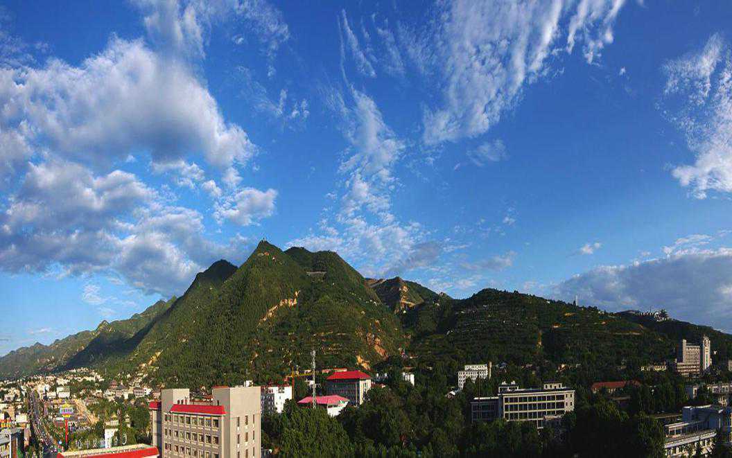 西安临潼：保卫蓝天同呼吸，治理雾霾共行动