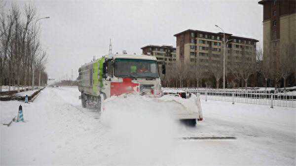 河口区：积极应对降雪天气 全力保障市民出行安全