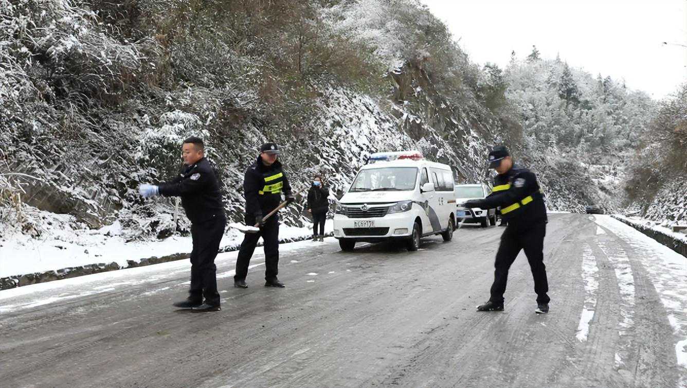 桐梓雨雪天气持续，他们闻“凝”而动！