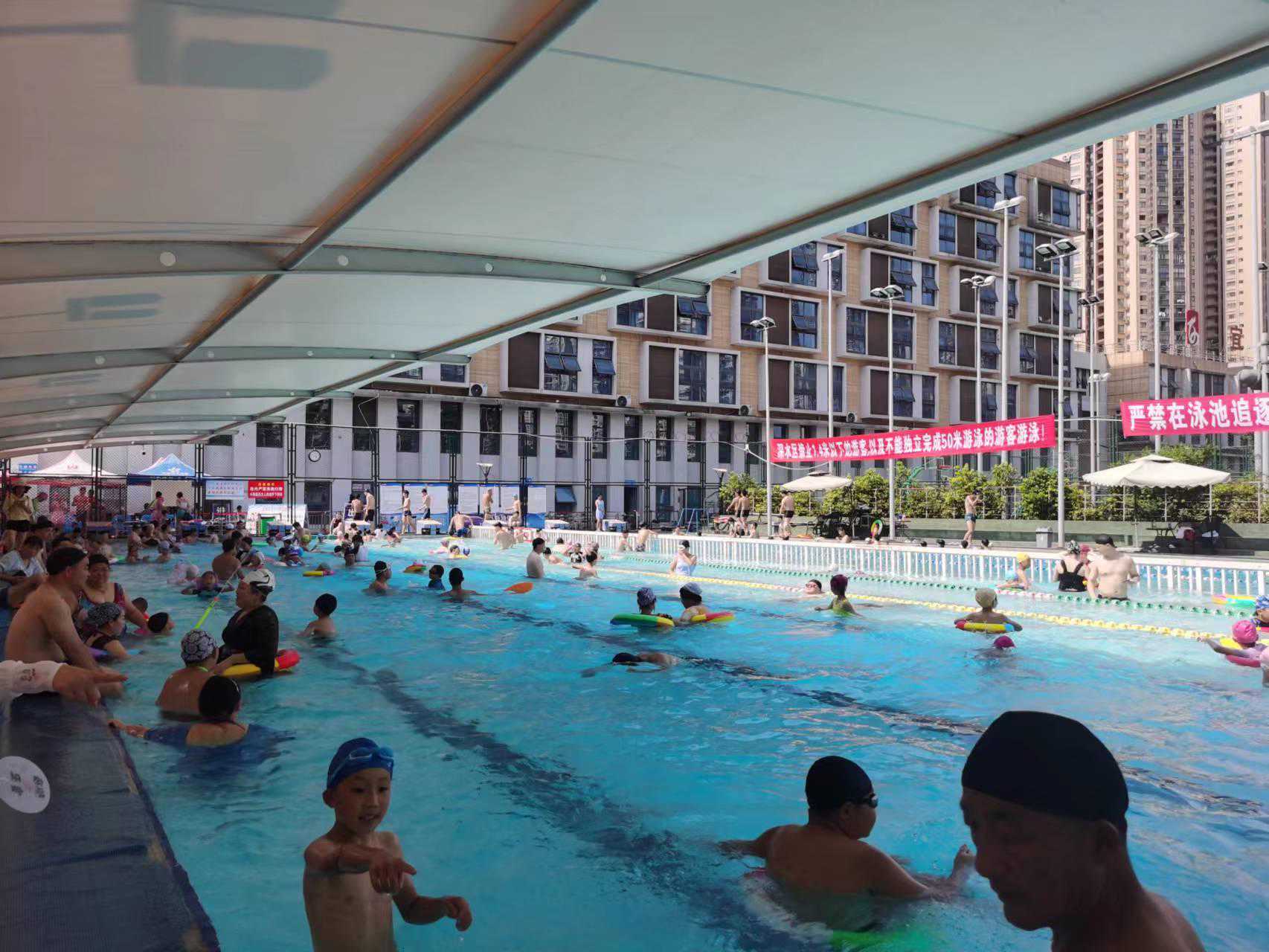 最高温超40℃！宜宾发布高温红色预警 多个游泳馆迎客流高峰