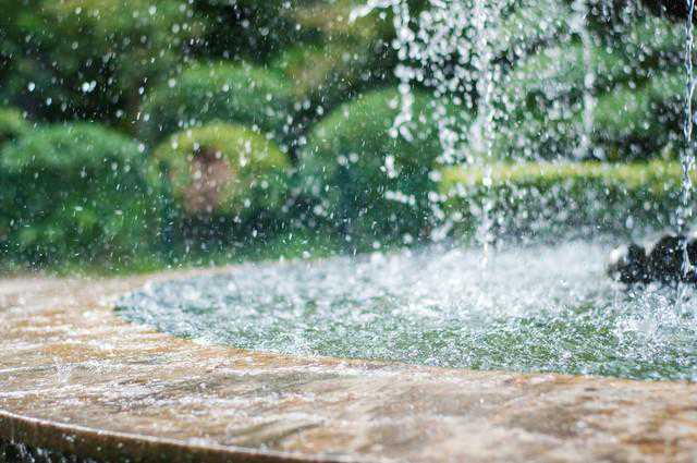 8-9日天气预报：西部降雪，东部降雨，北部有大风，出行需谨慎。