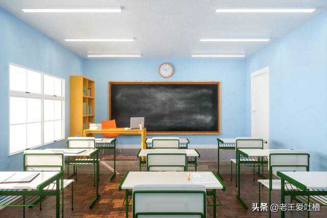闹大了！山西长治男女学生操场上做不雅行为，学校回应：故意摸黑