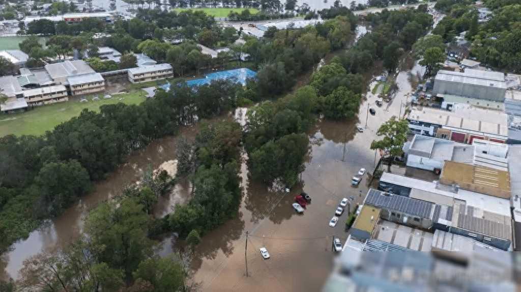 狂风暴雨席卷新州！发布强雷暴预警，悉尼多地民众需做好撤离准备
