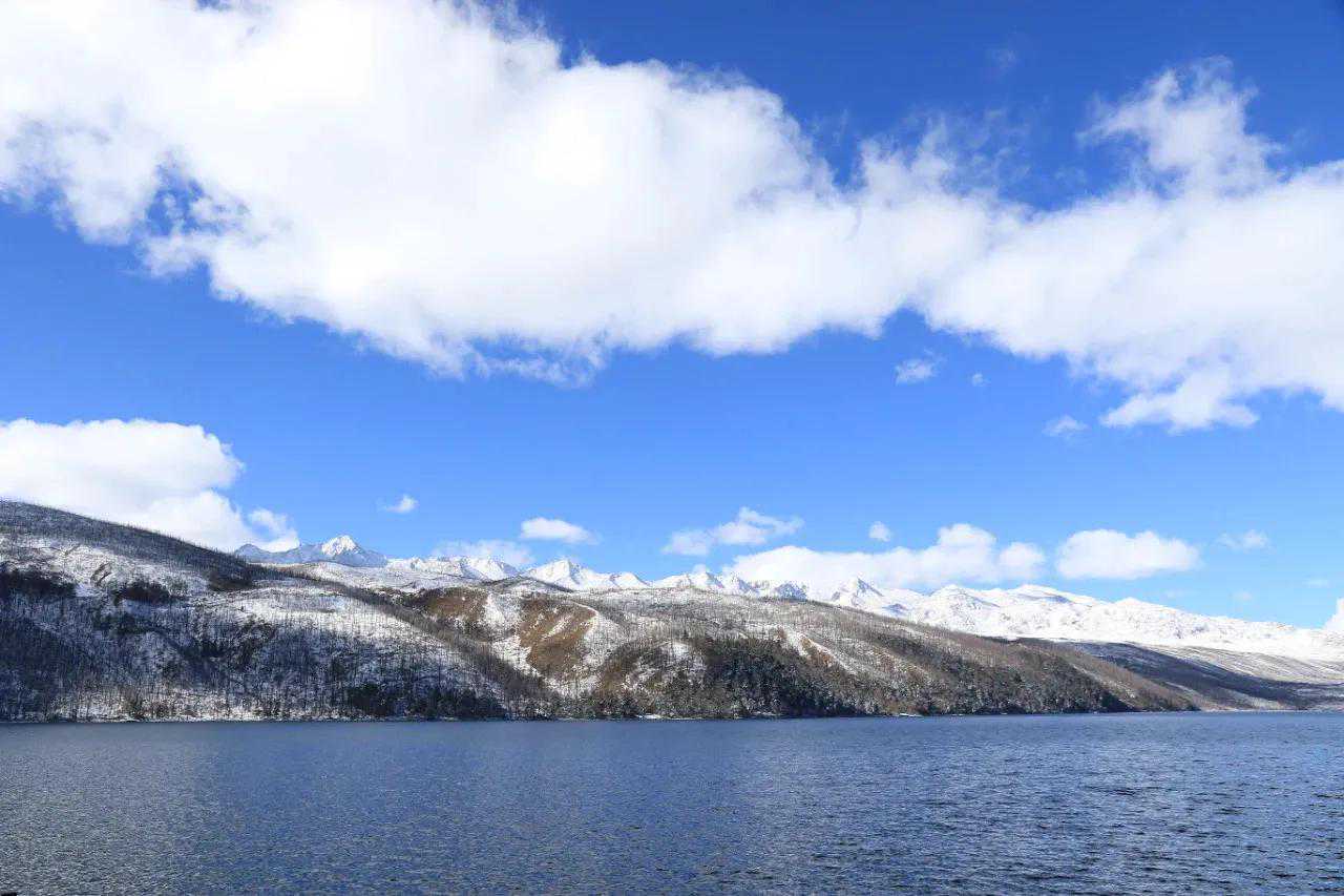 四川木格措，海拔3700米的川西高山湖泊，容纳了川西北好多美景