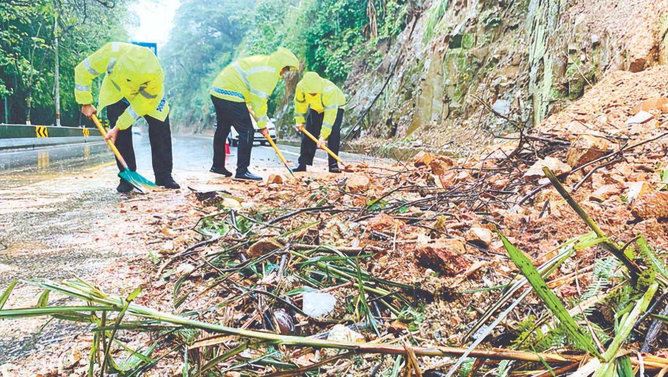 闻“雨”而动！福建公安全力应对强对流暴雨天气