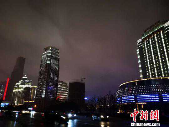 江西现罕见持续阴雨寡照天气 市民开启“花式吐槽”模式