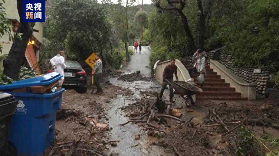 美国加州遭遇强降雨等极端天气，洛杉矶发生300多起泥石流