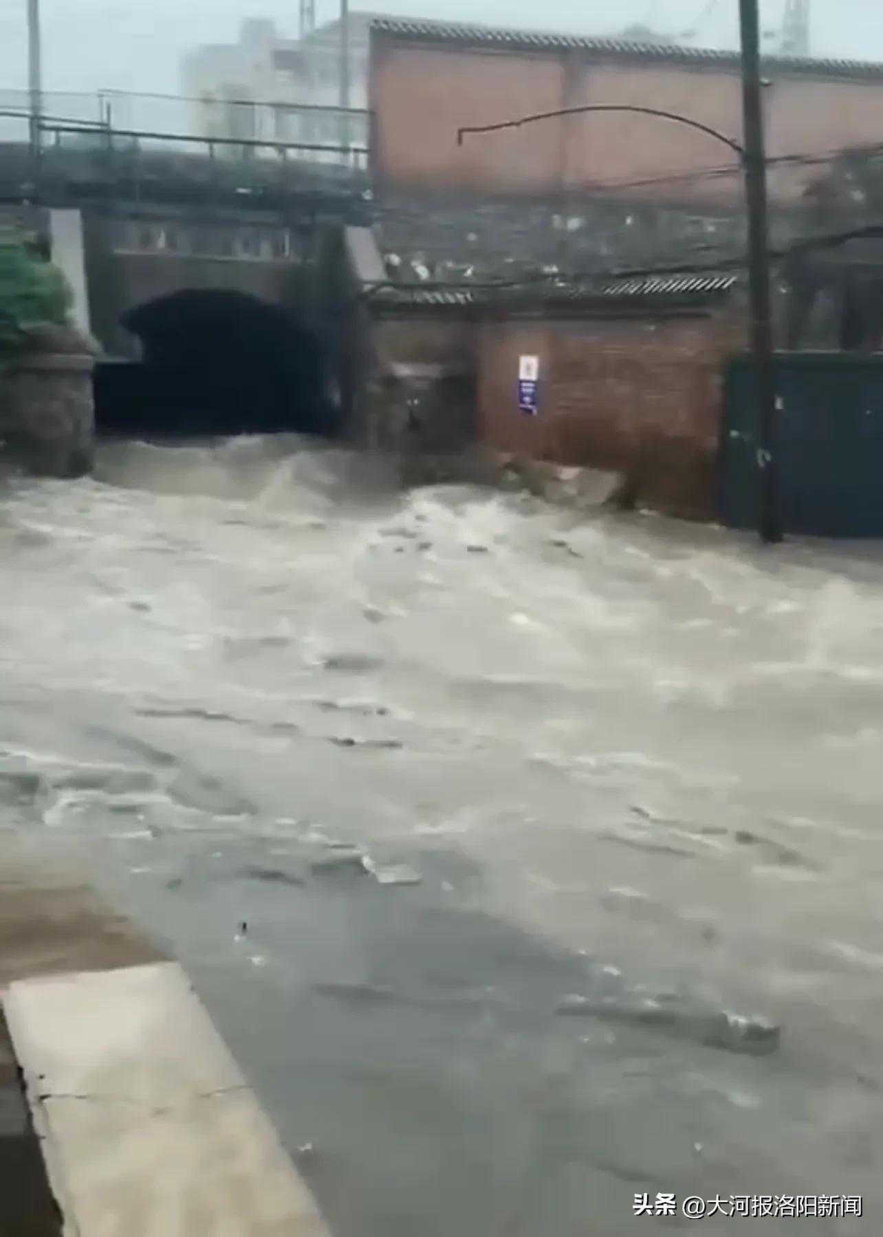 暴雨袭洛阳，孟津下得最大！好消息是：目前强回波已移出洛阳，降水逐渐减弱
