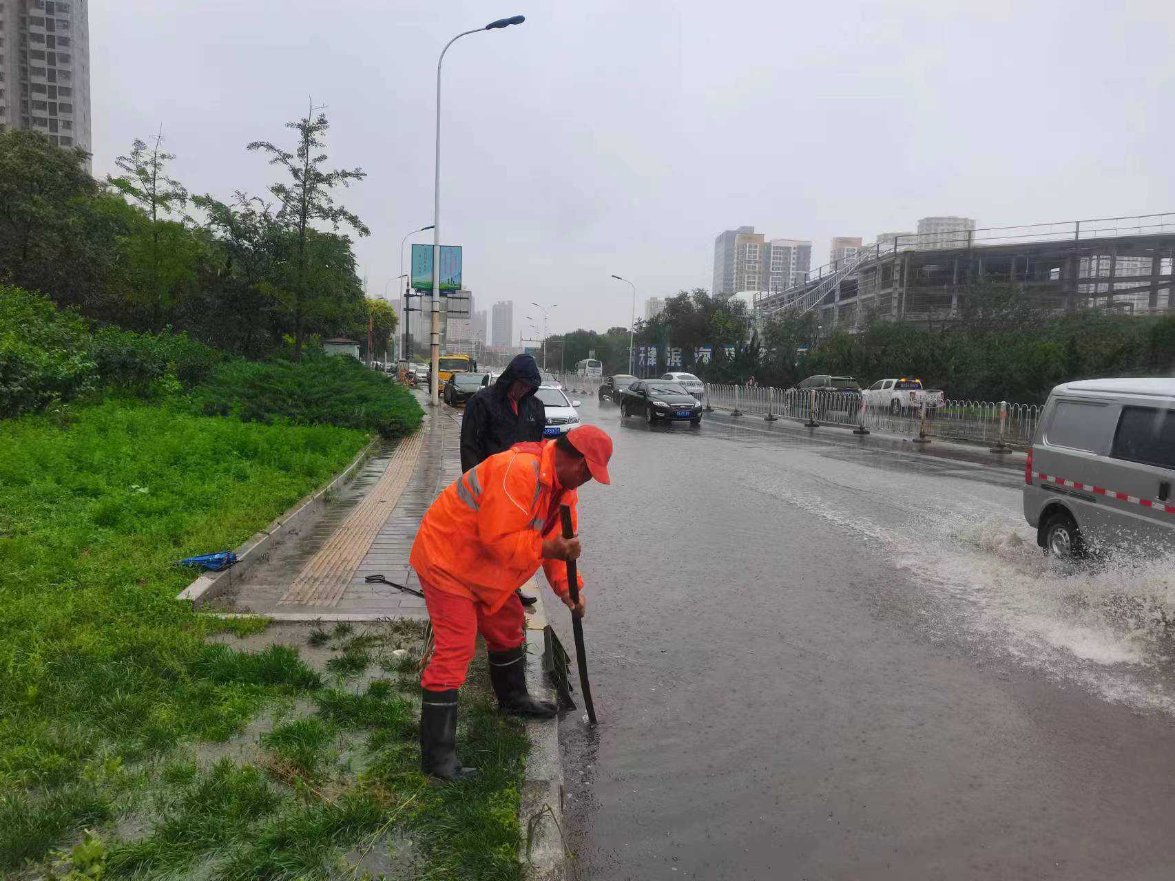 雨还没停，减少出行，新区后半夜或有中到大雨！