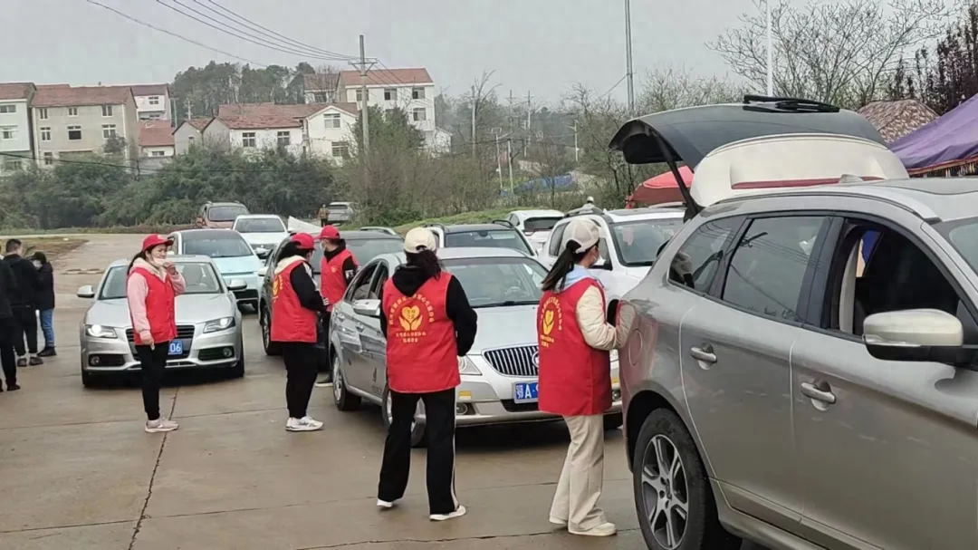 武汉长江新区：清明祭扫正当时 安全守护紧相随——多措并举做好清明节祭扫服务保障
