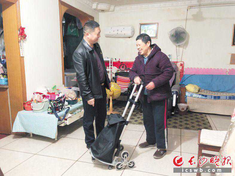花·楼梯间·一片天——发生在芙蓉区马坡岭街道的3个温暖的结对帮扶故事
