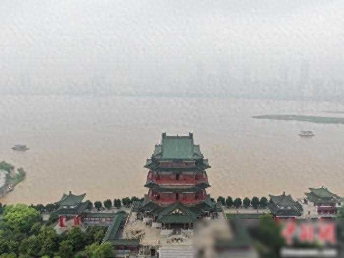持续强降雨致江西第一大河流赣江水位上涨
