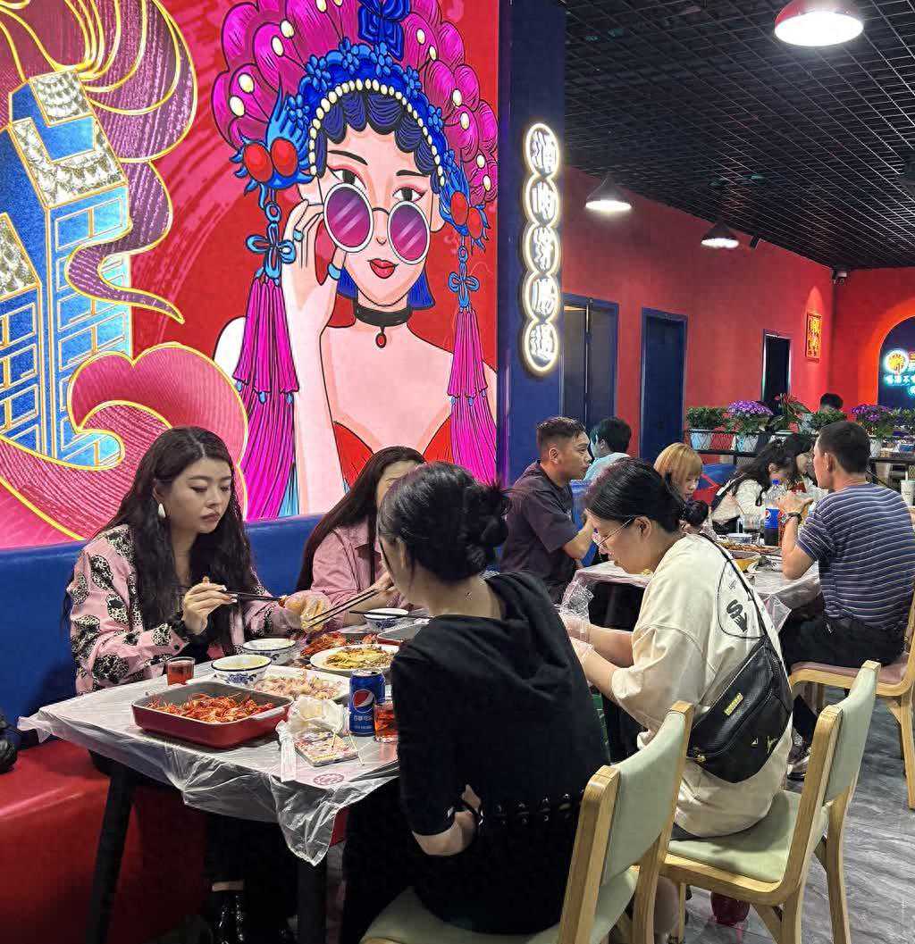 乐至：夜宵“顶流”来啦！本地小龙虾抢鲜上市